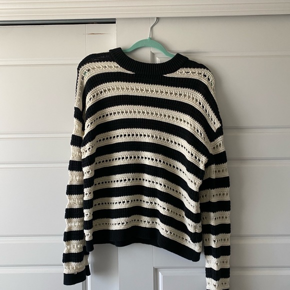 Knitted black and white sweater - Picture 6 of 6